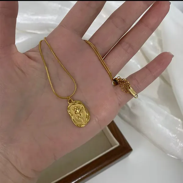 Golden_Stainless_Steel_And_Hypoallergenic_Coating_Necklace_For_Women